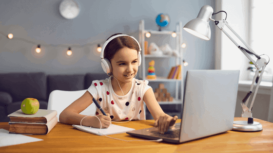 Live online classes with outschool homeschool