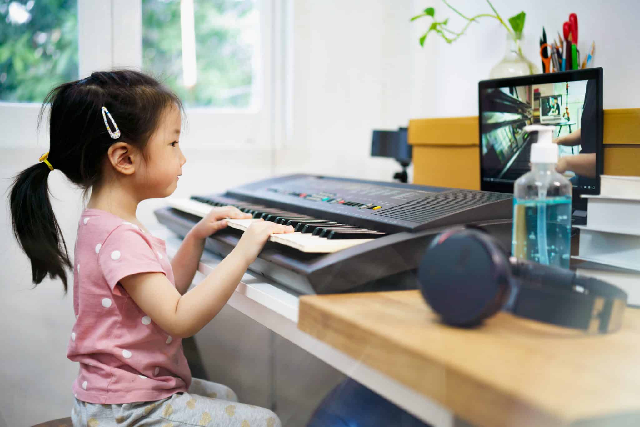 Best Online Piano Lessons for Kids That Actually Work at Home