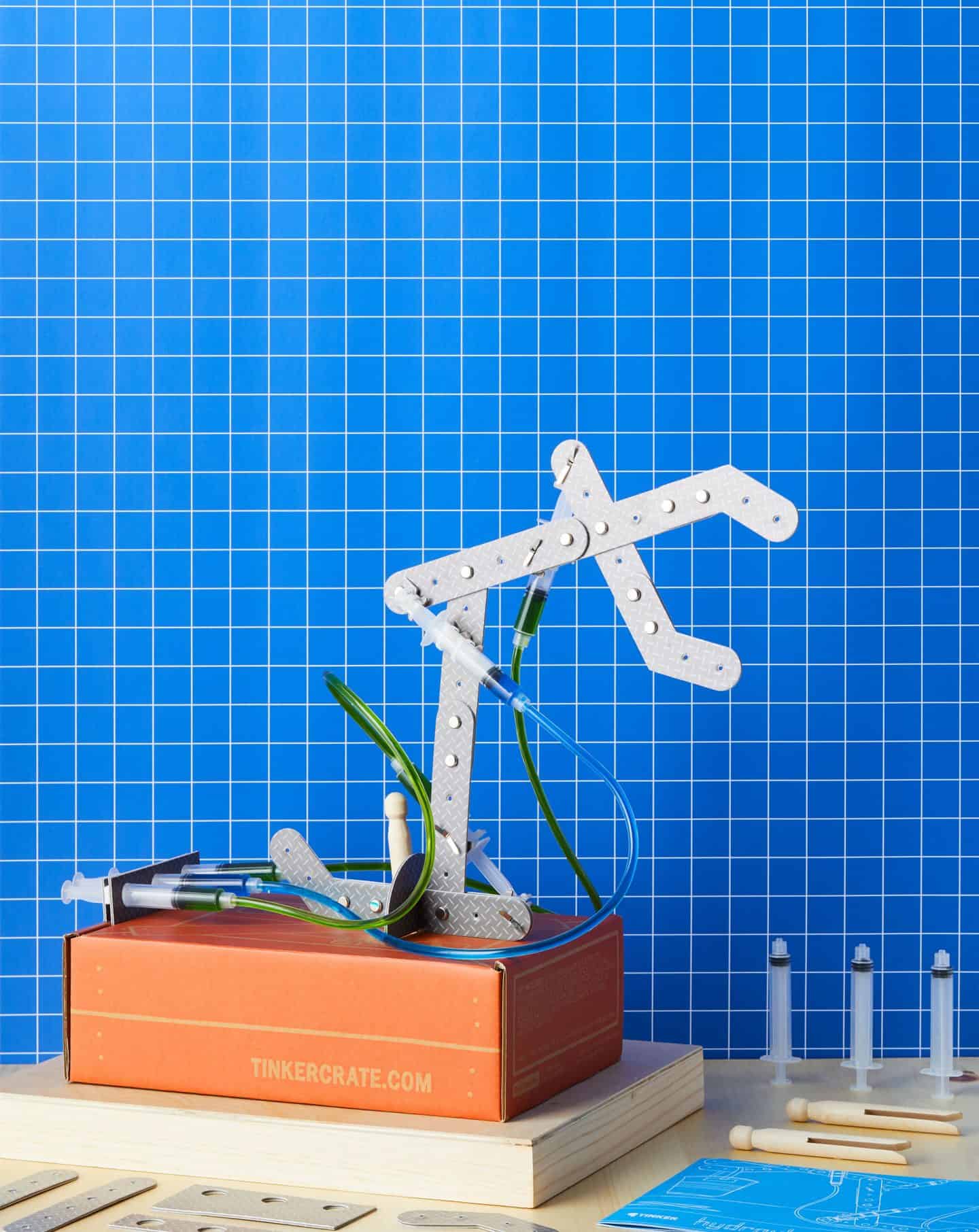 Tinker_HydraulicClaw_Gif_01_R