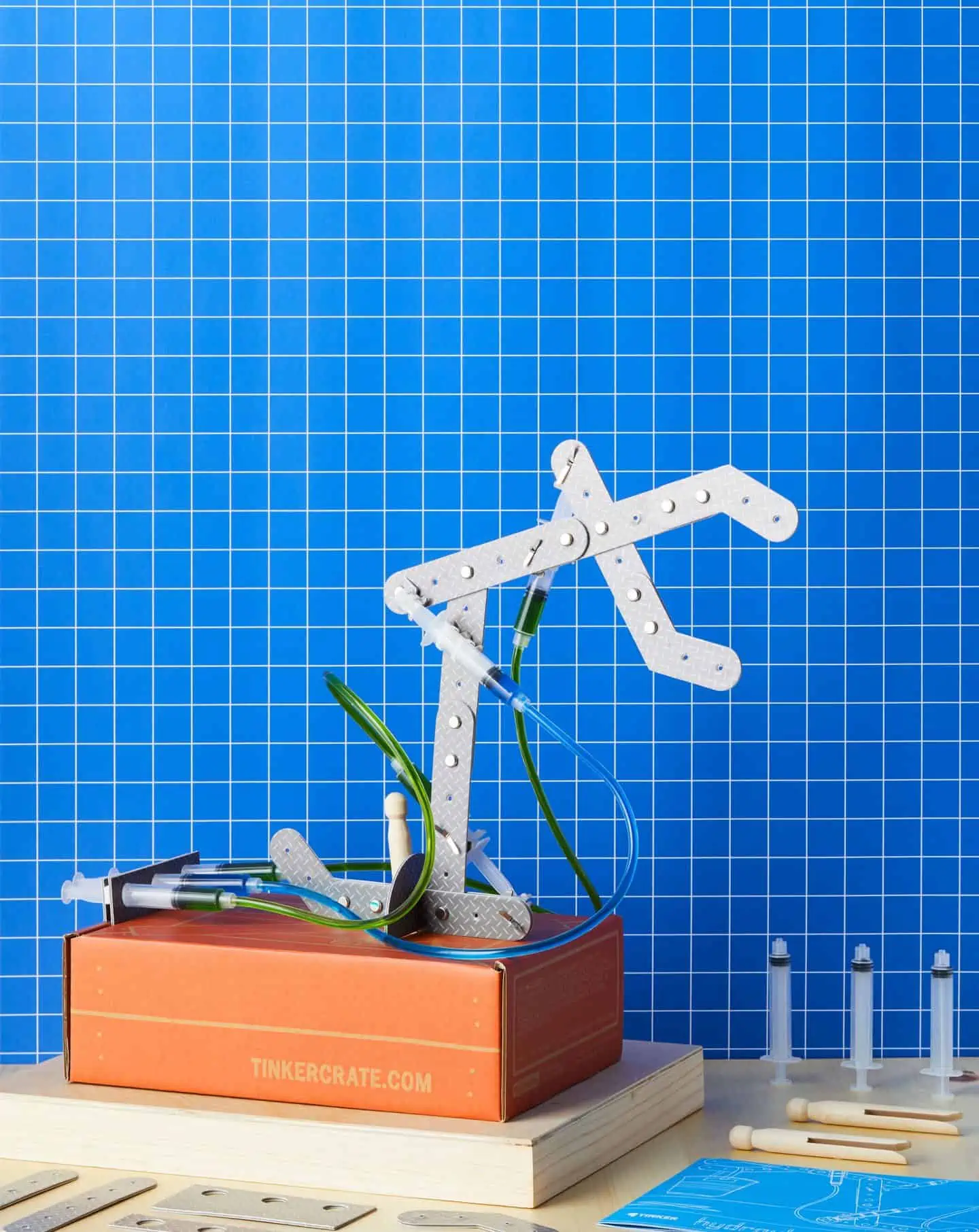 Tinker_HydraulicClaw_Gif_01_R