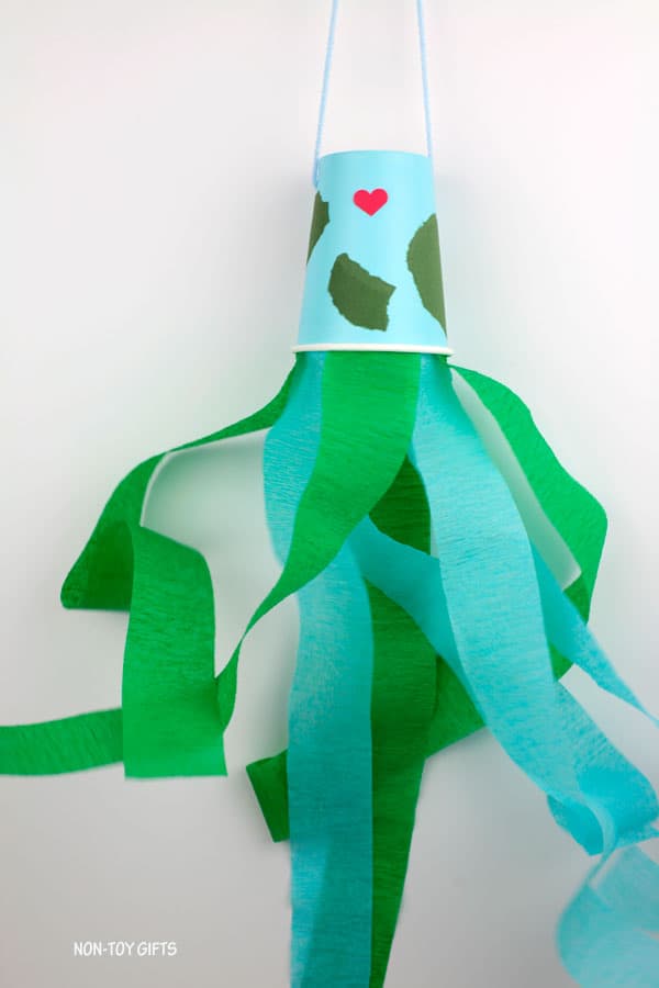 paper-cup-earth-windsocks-craft_0401
