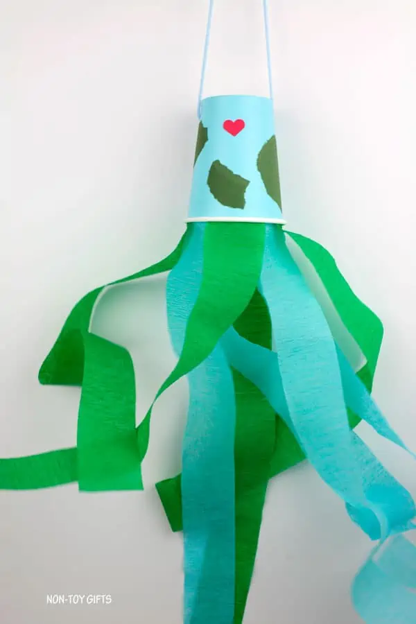paper-cup-earth-windsocks-craft_0401