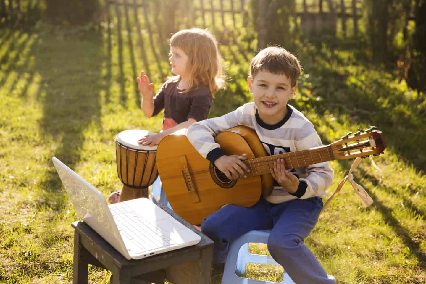 ONLINE GUITAR LESSONS
