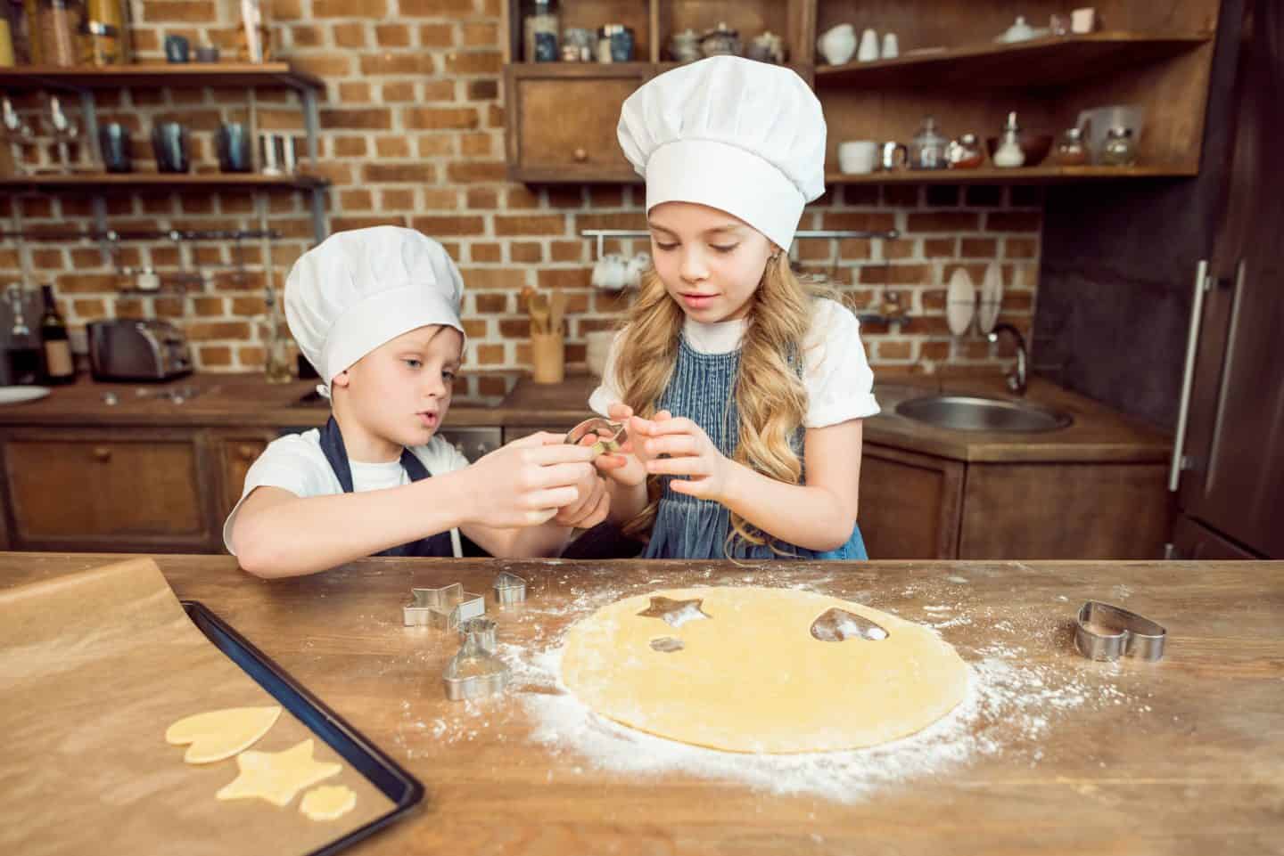 KIDS BAKING