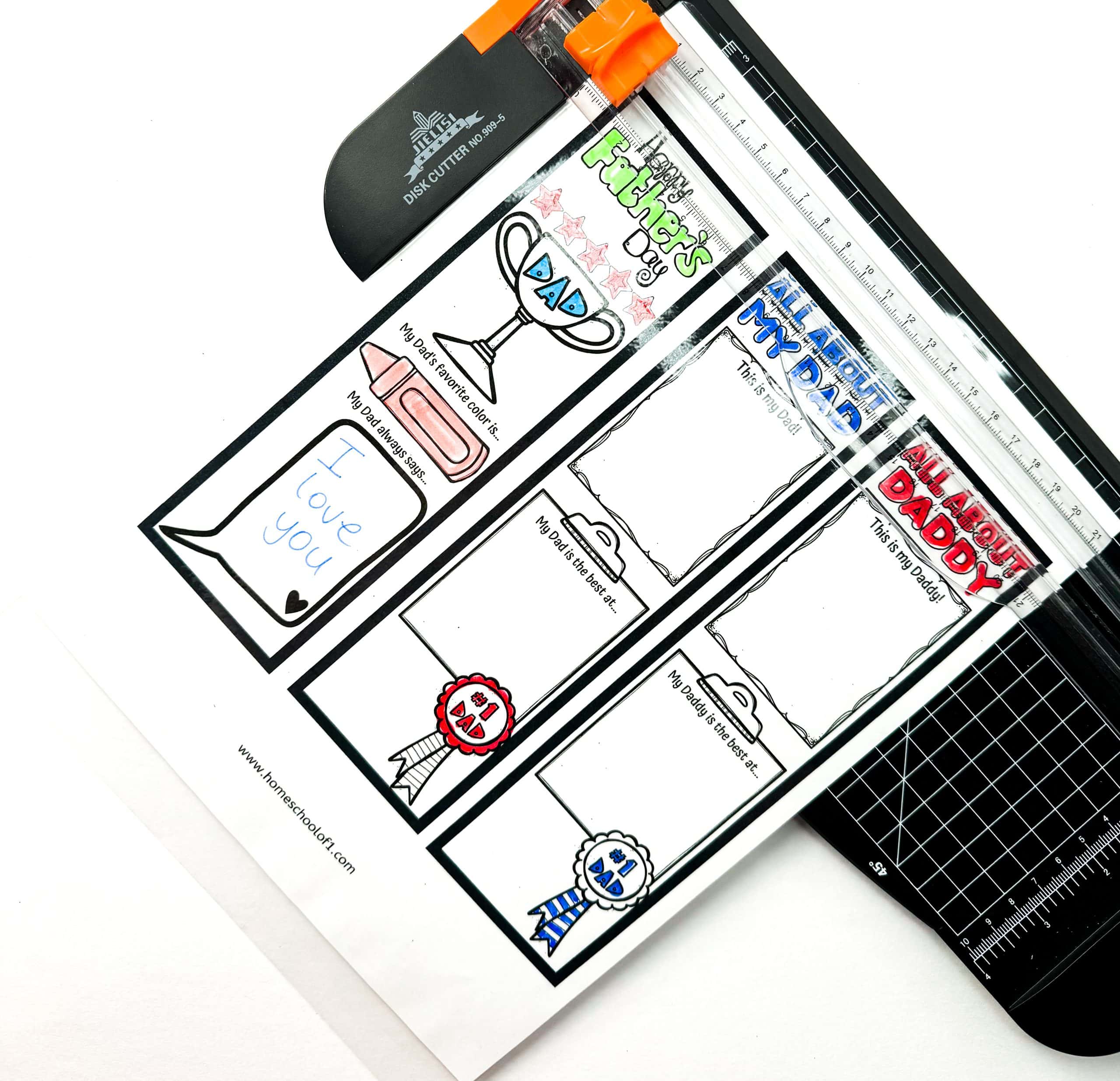 Father’s Day printable bookmarks with prompts for kids to fill in and color.